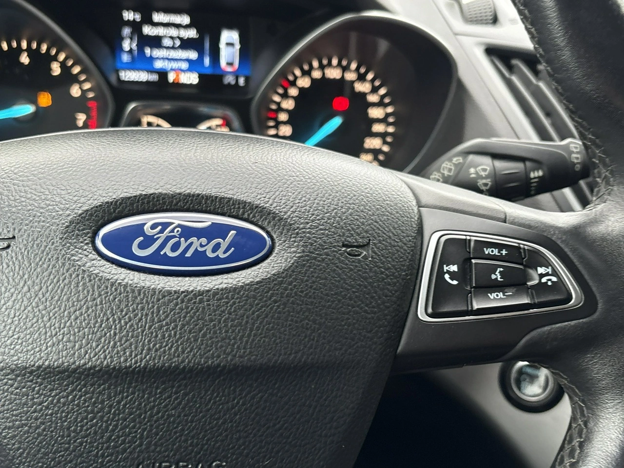 Ford Kuga - Zdjęcie 29