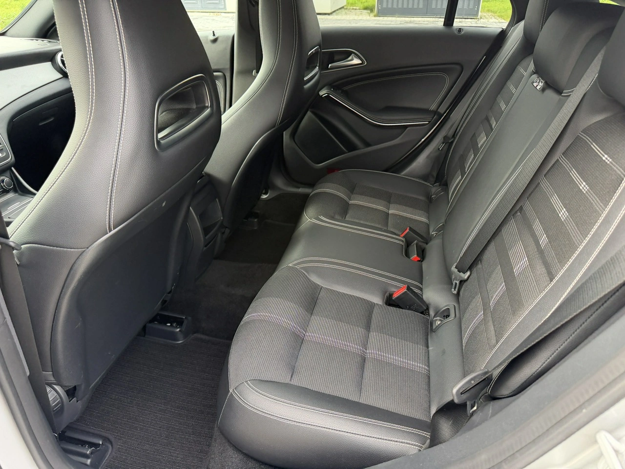Mercedes CLA 220 - Zdjęcie 30