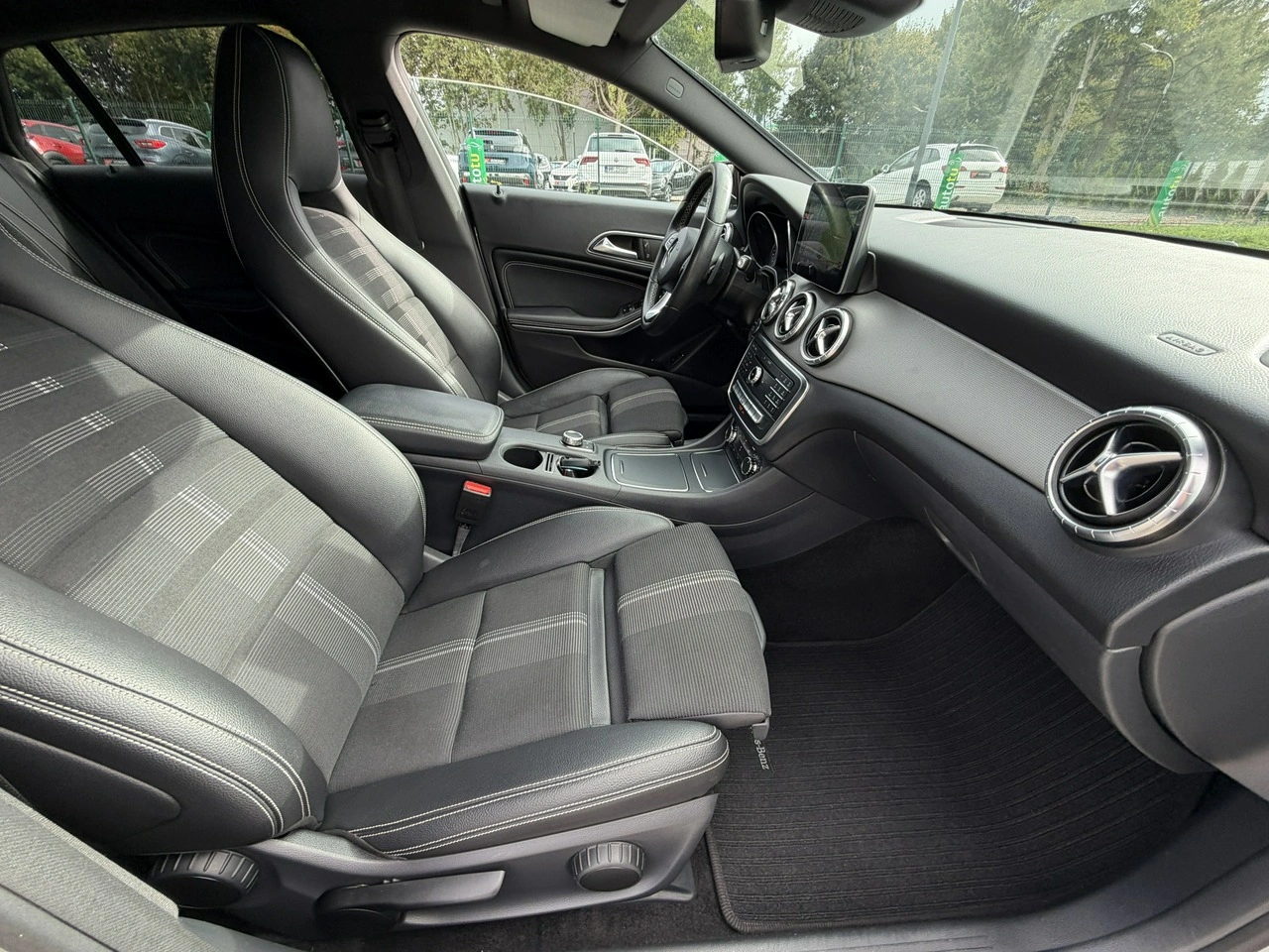 Mercedes CLA 220 - Zdjęcie 34