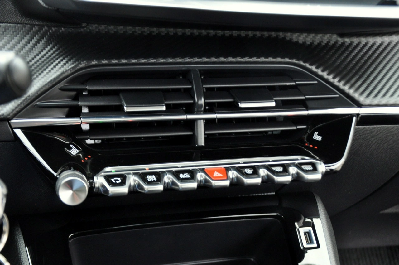 Peugeot 208 - Zdjęcie 32