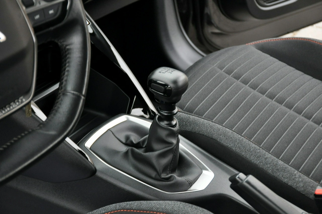 Peugeot 208 - Zdjęcie 34