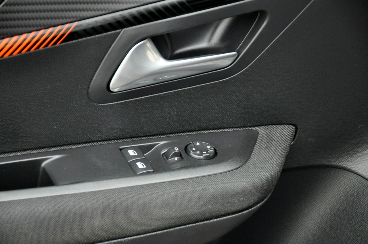 Peugeot 208 - Zdjęcie 35