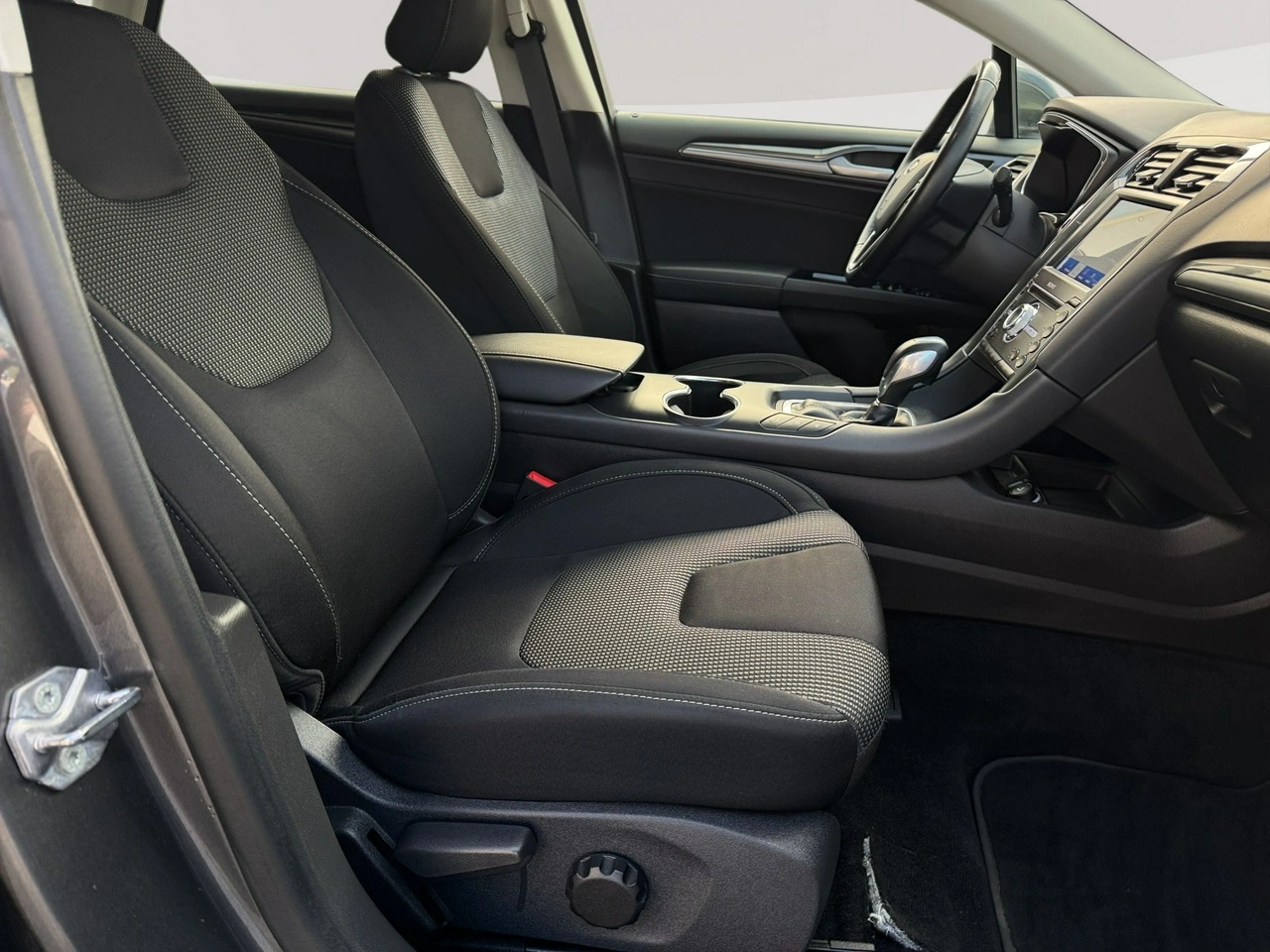 Ford Mondeo - Zdjęcie 24