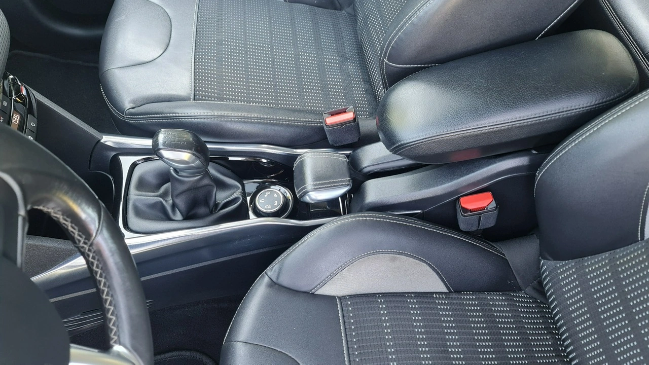 Peugeot 2008 - Zdjęcie 23