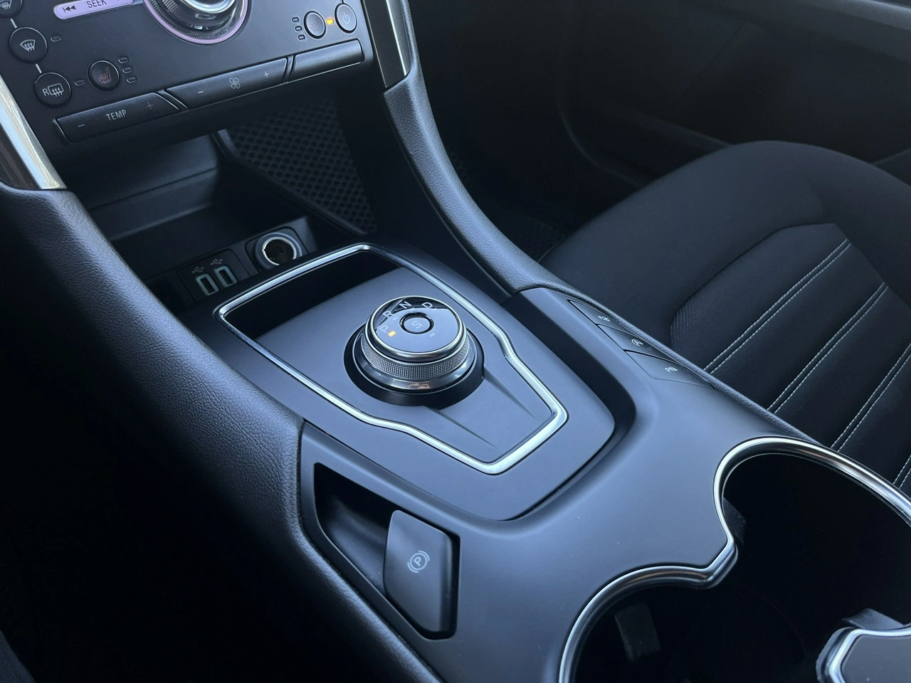 Ford Mondeo - Zdjęcie 31