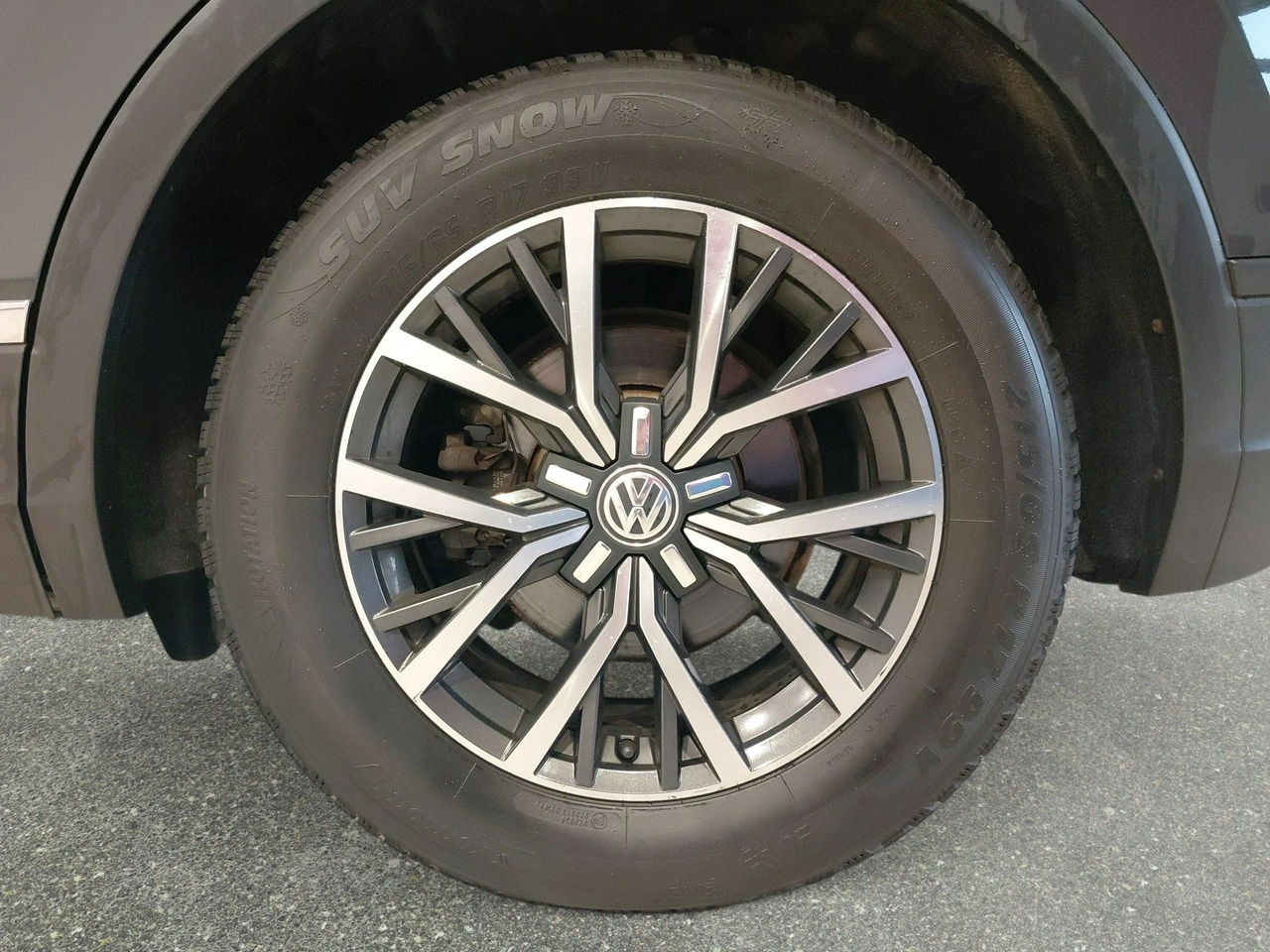 Volkswagen Tiguan - Zdjęcie 9