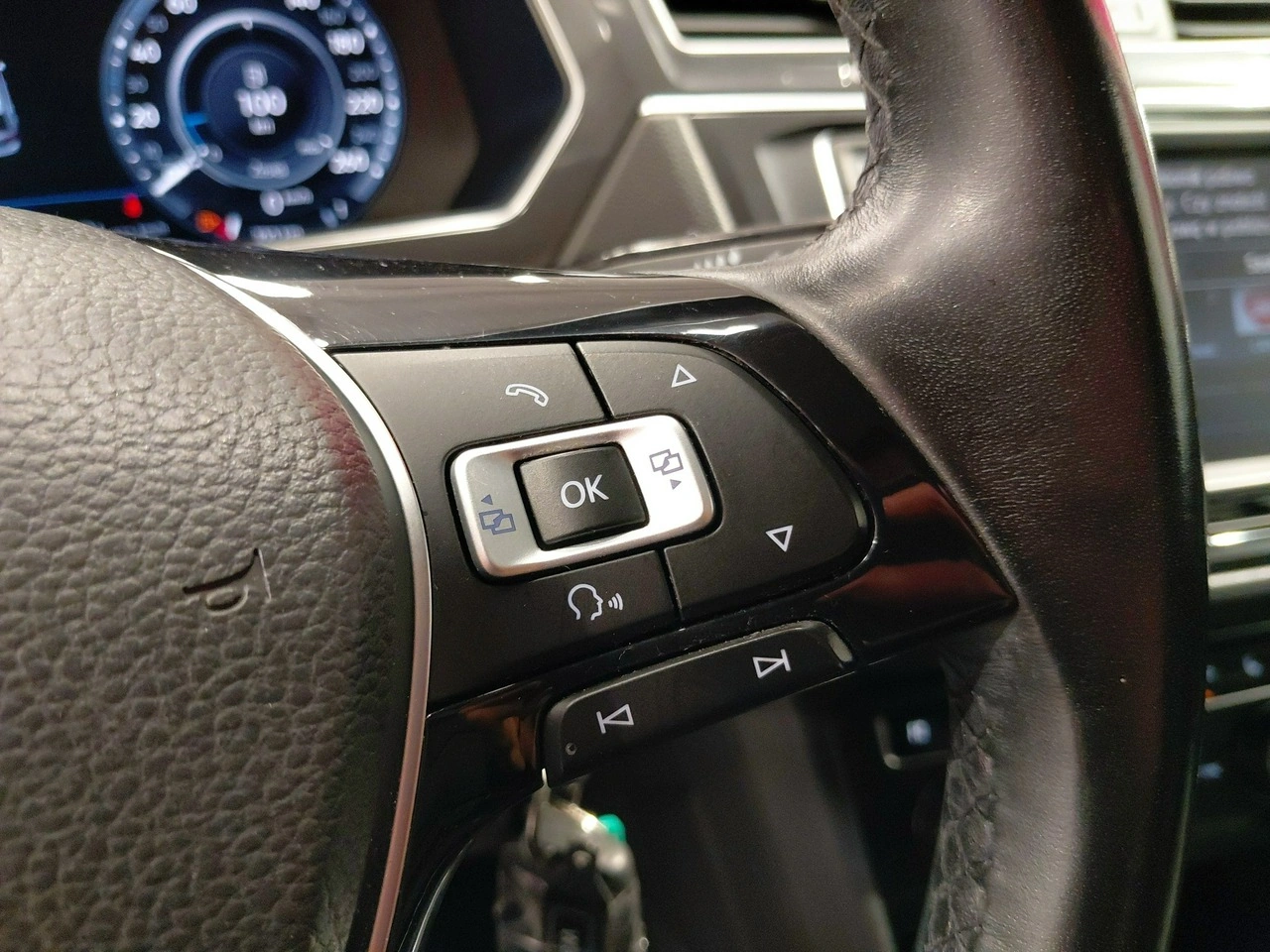 Volkswagen Tiguan - Zdjęcie 23