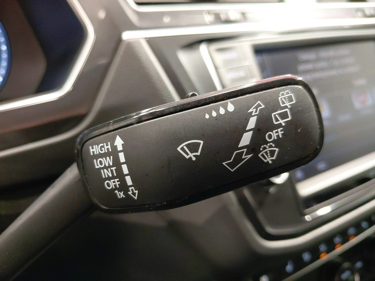 Volkswagen Tiguan - Zdjęcie 25