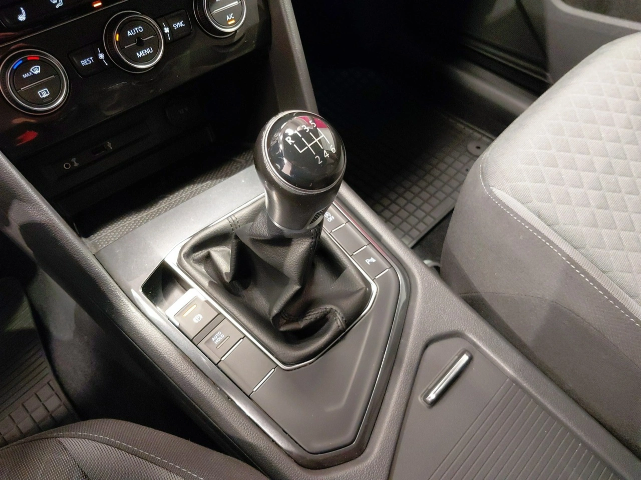 Volkswagen Tiguan - Zdjęcie 33