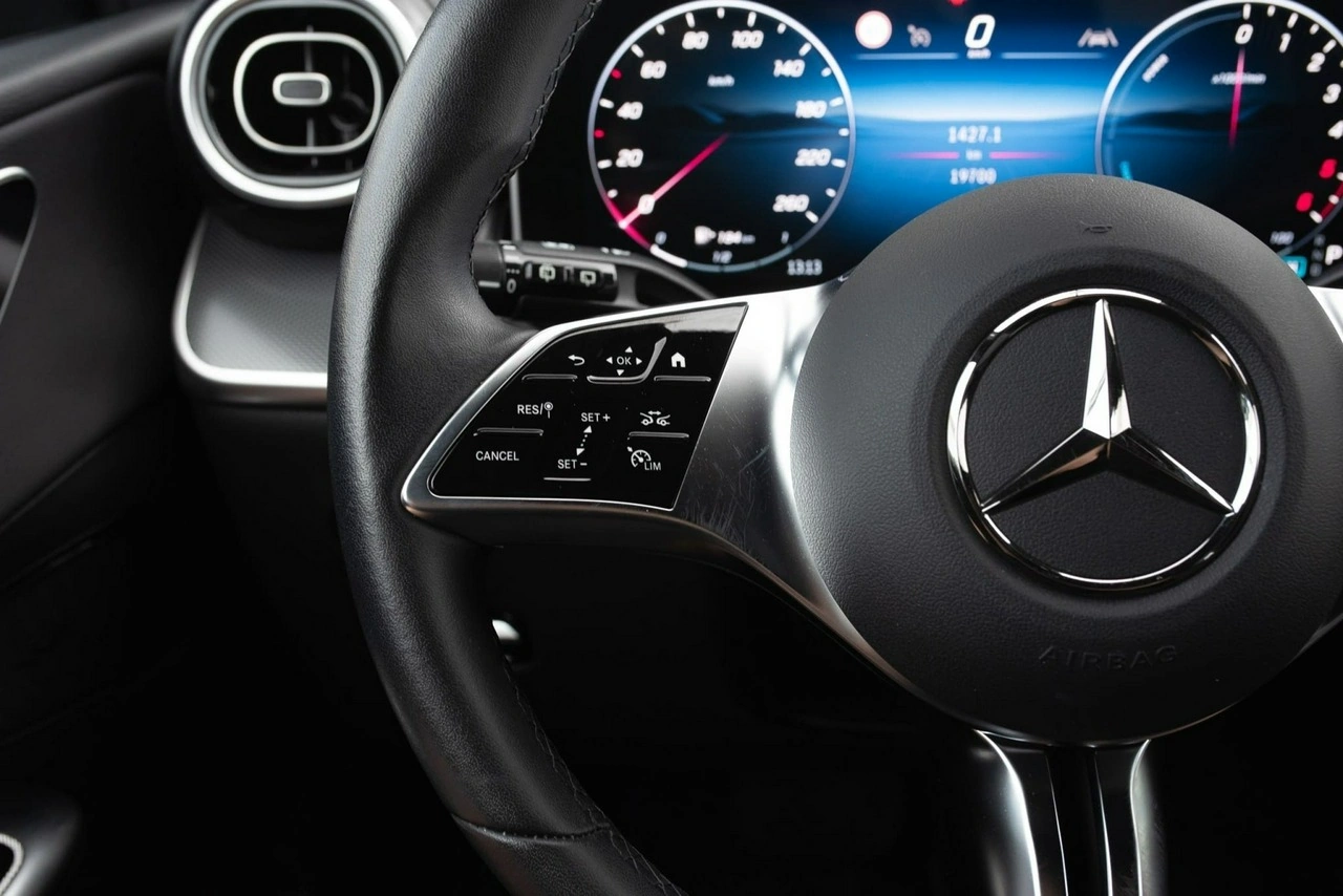 Mercedes GLC 300 - Zdjęcie 11