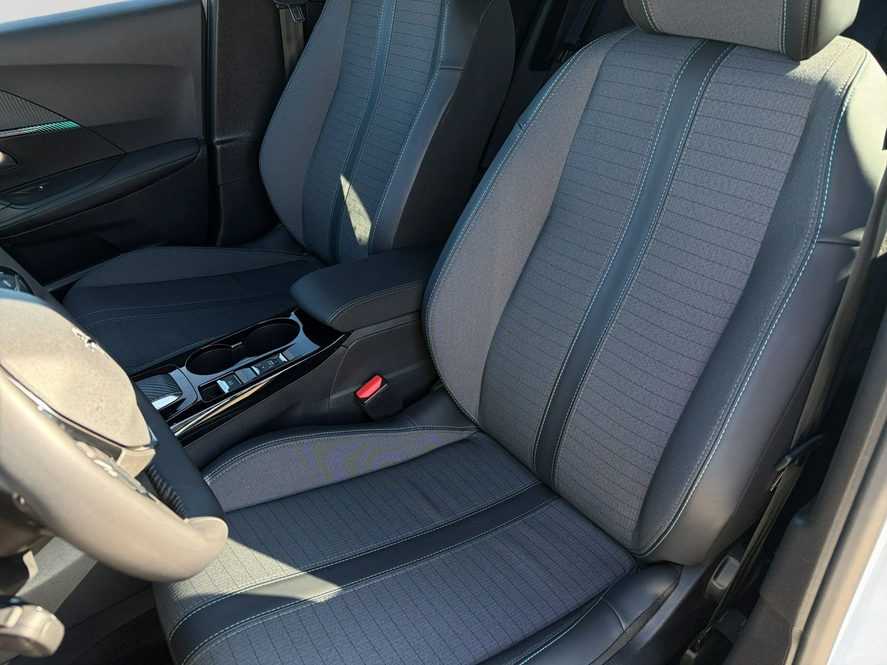 Peugeot 2008 - Zdjęcie 11