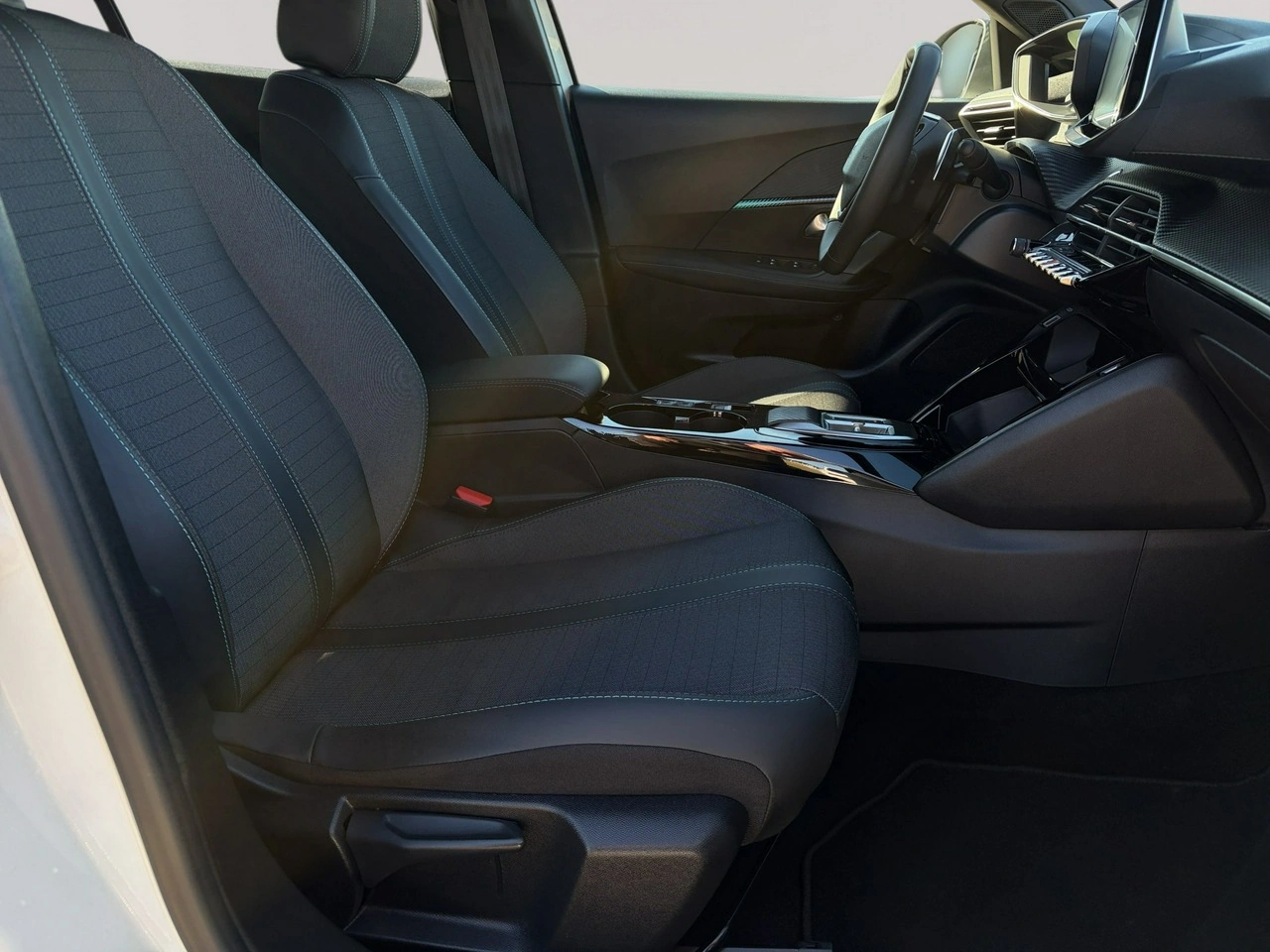Peugeot 2008 - Zdjęcie 25