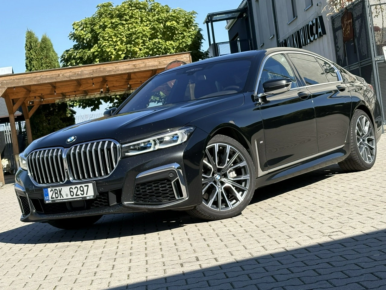 BMW 740 - Główne zdjęcie