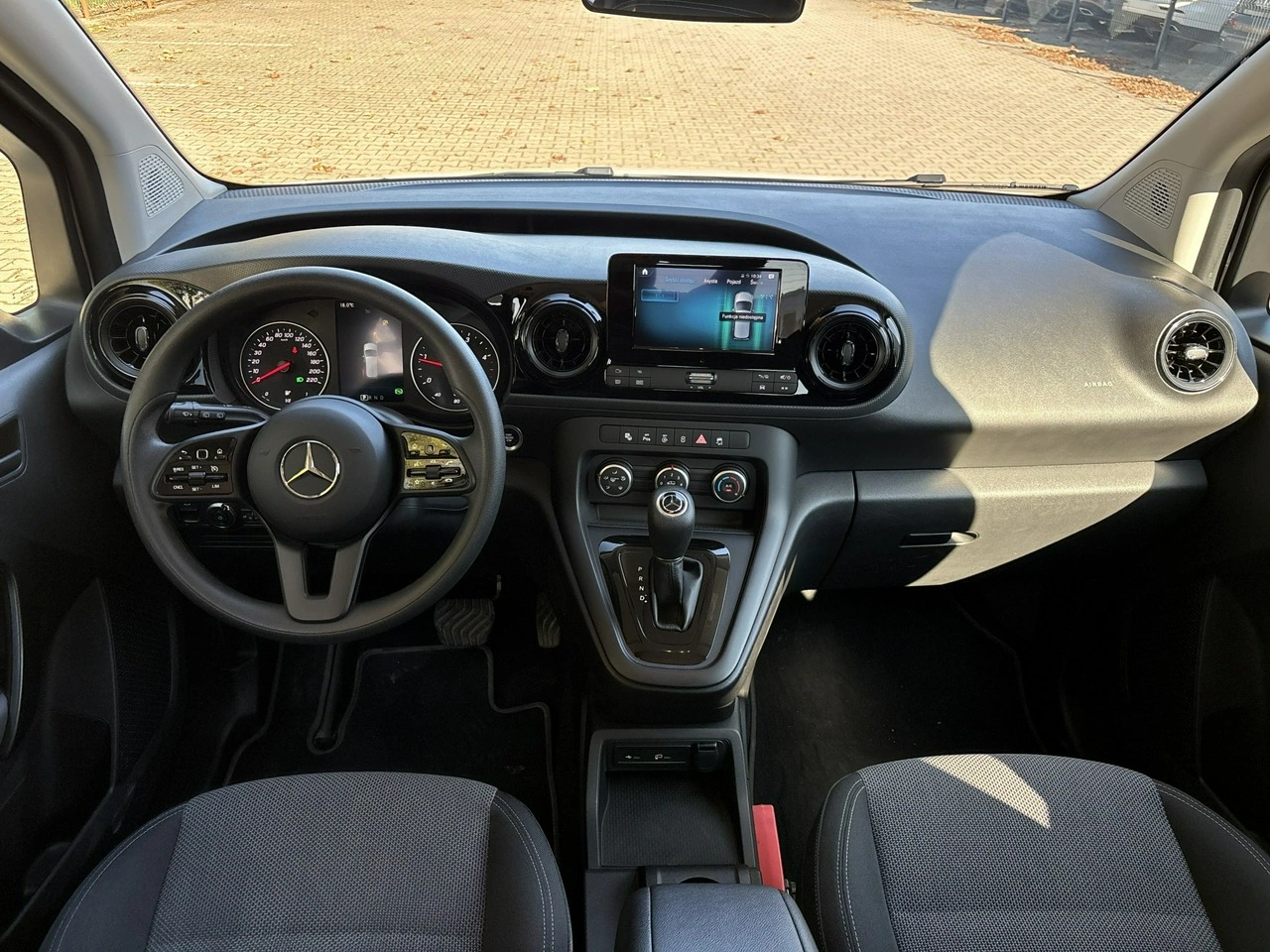 Mercedes T 180 d - Zdjęcie 12