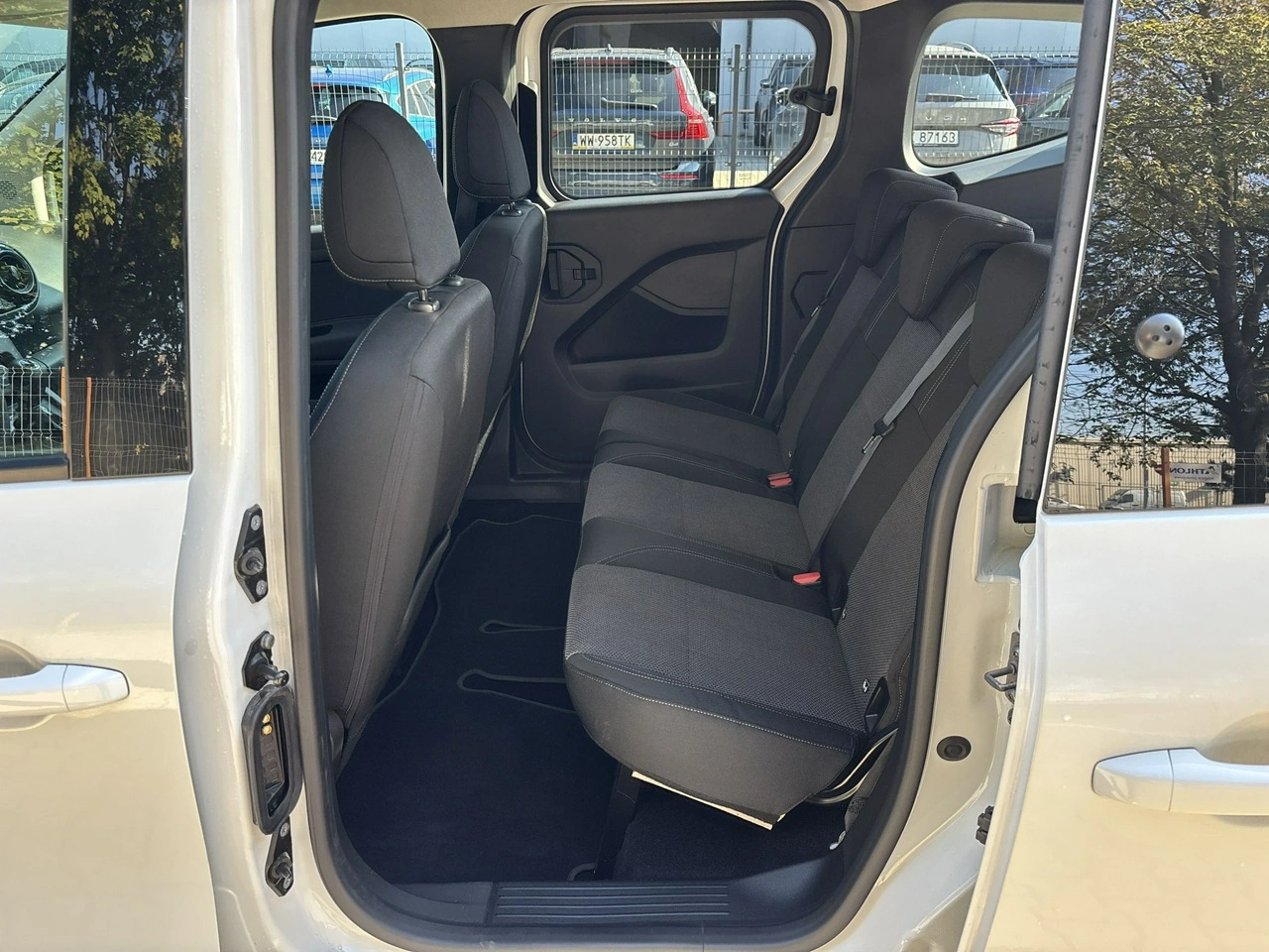 Mercedes T 180 d - Zdjęcie 17