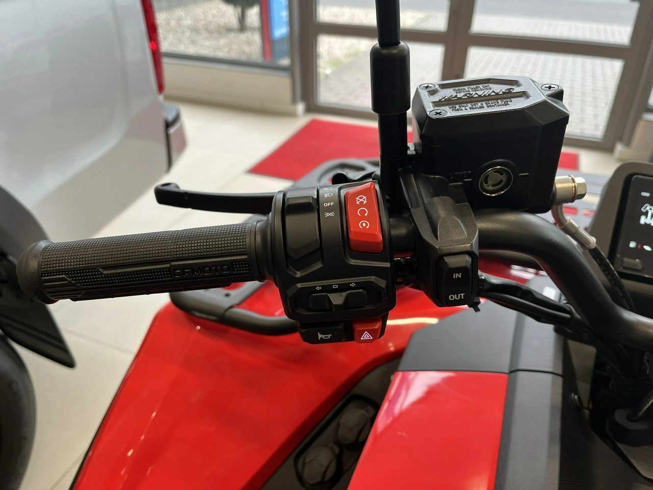 CF Moto C-Force - Zdjęcie 7
