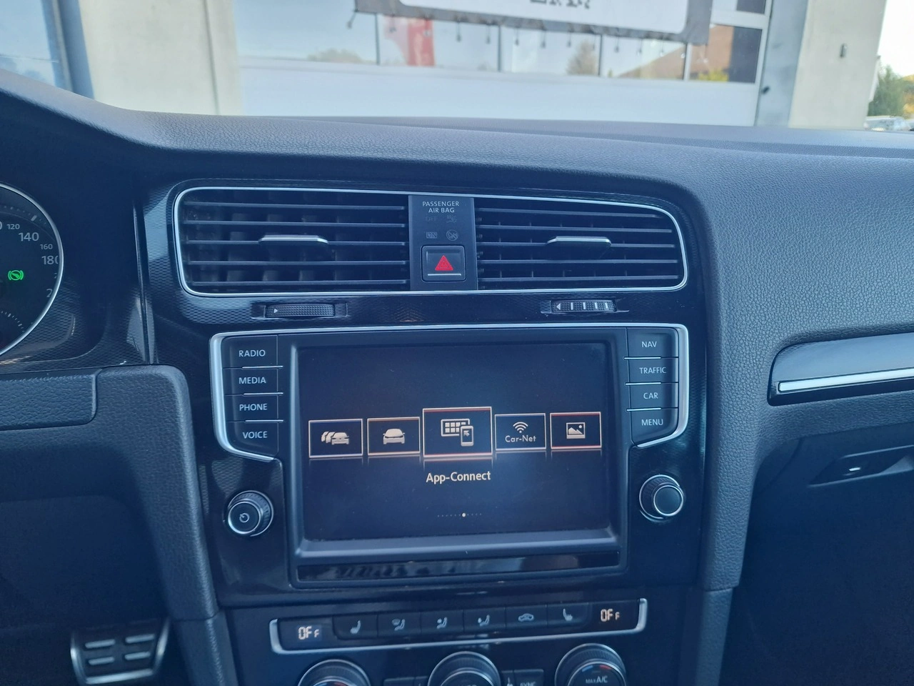Volkswagen Golf - Zdjęcie 28