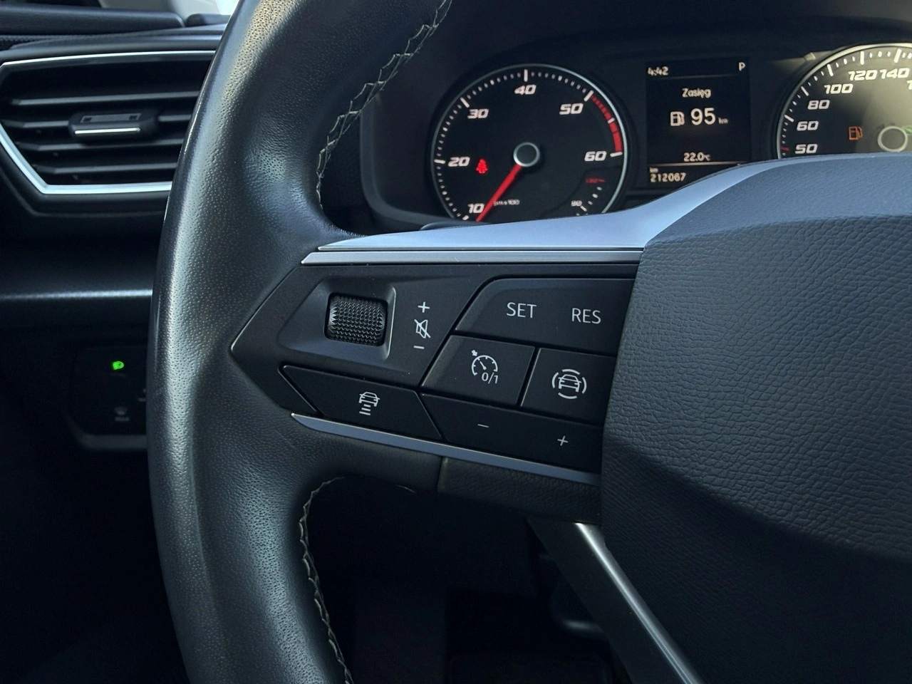 Seat Leon - Zdjęcie 16