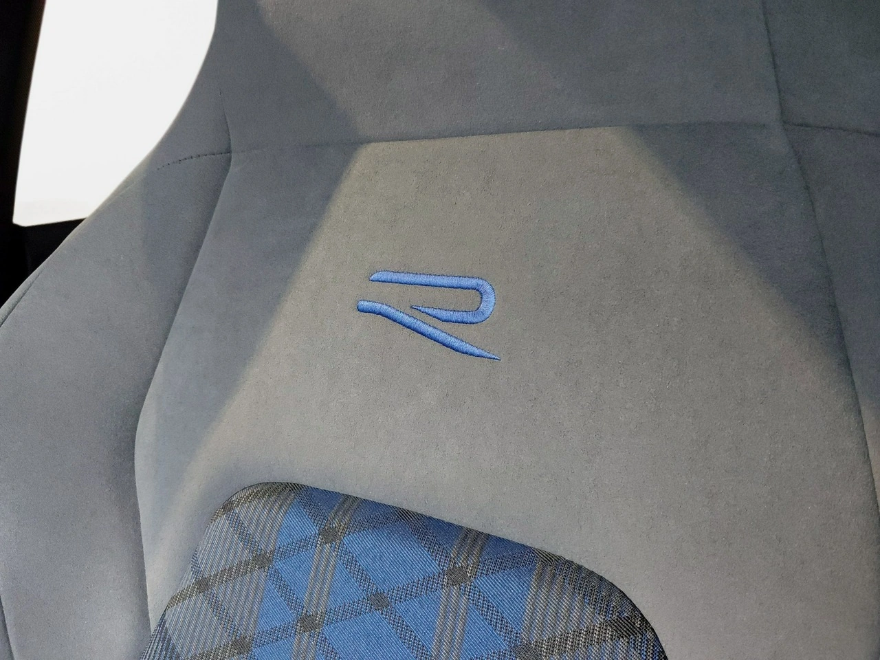 Volkswagen Golf - Zdjęcie 35