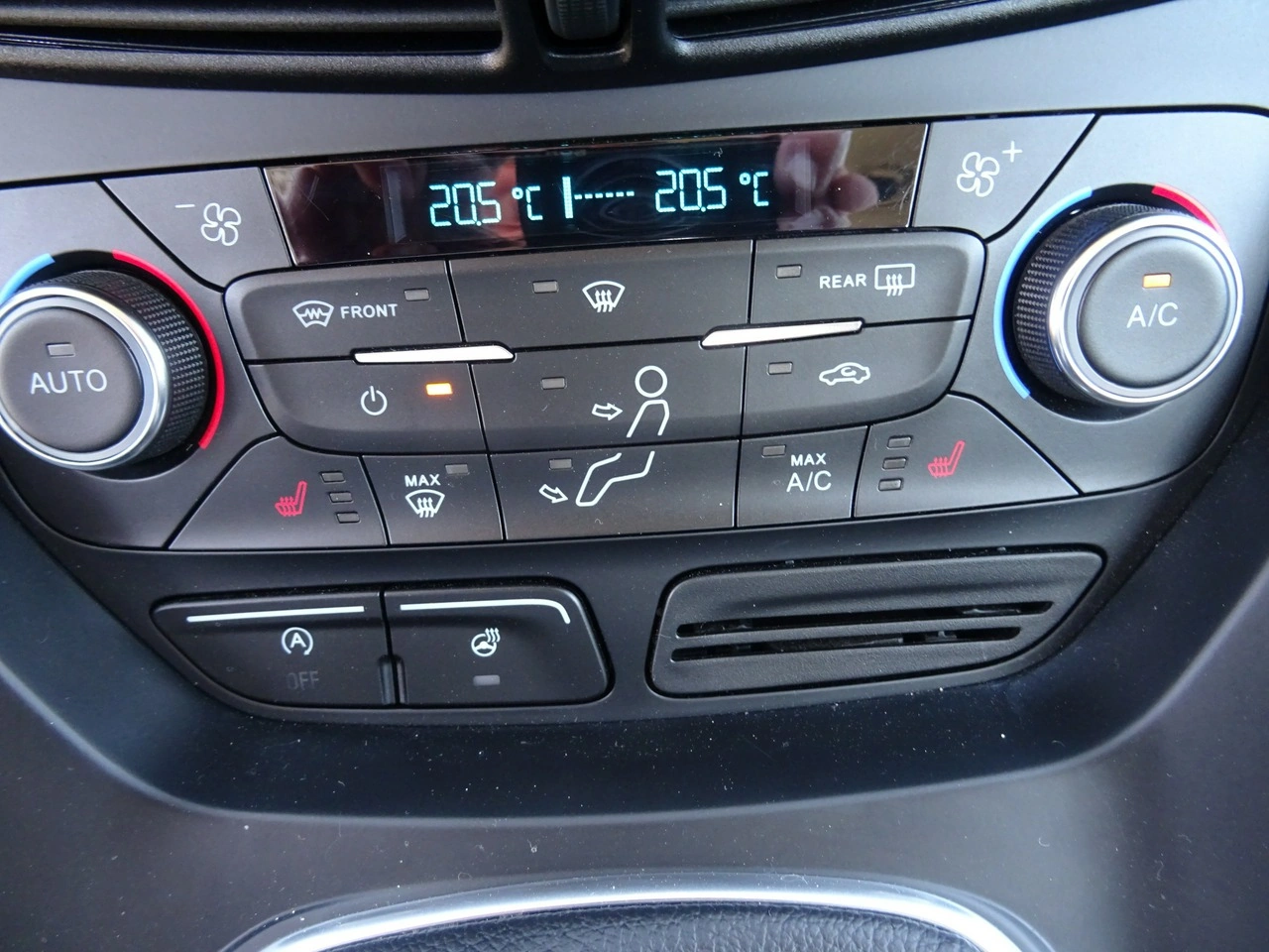 Ford Kuga - Zdjęcie 16