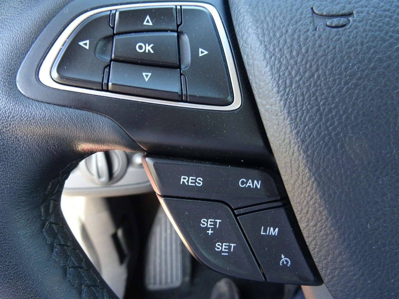 Ford Kuga - Zdjęcie 17