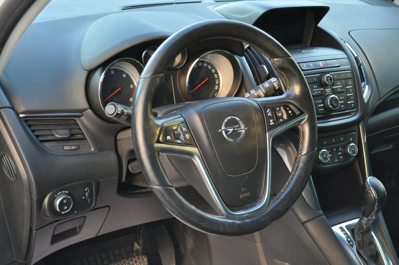 Opel Zafira - Zdjęcie 14