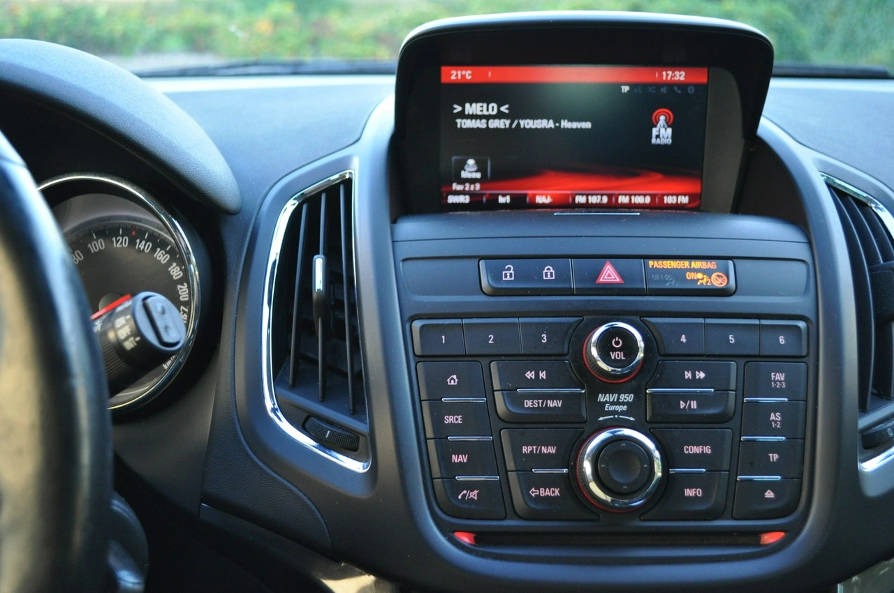 Opel Zafira - Zdjęcie 17