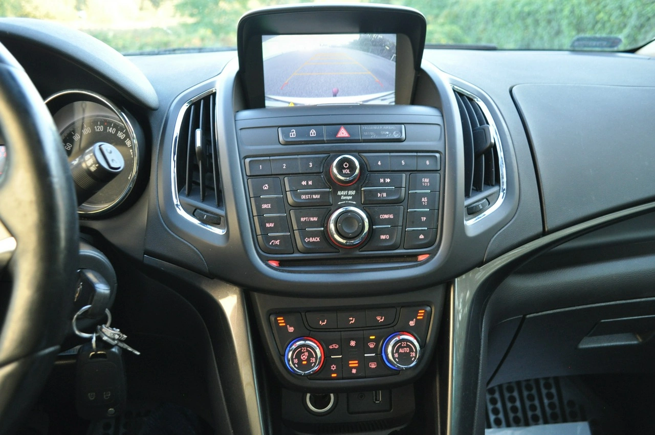 Opel Zafira - Zdjęcie 18