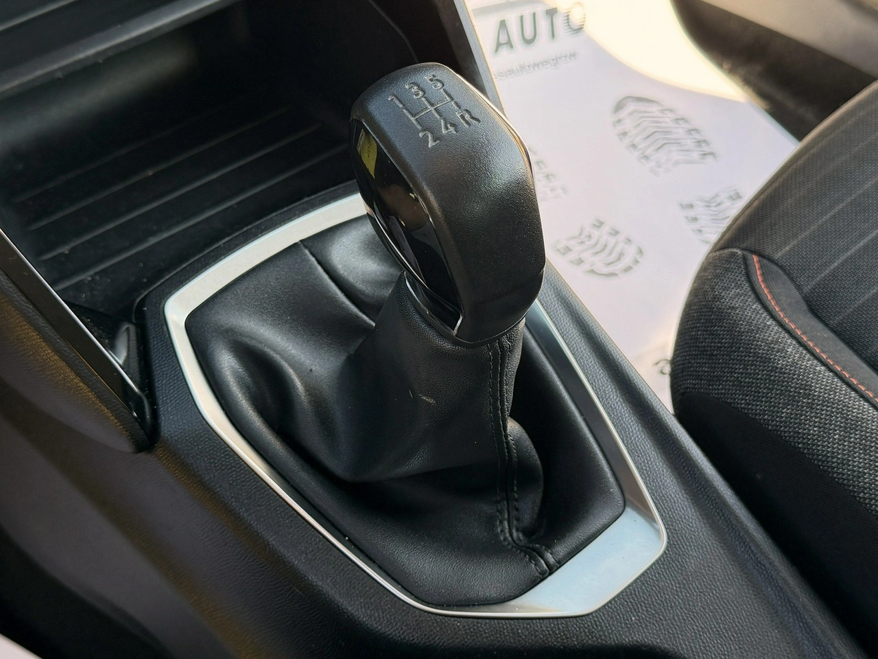Peugeot 208 - Zdjęcie 13