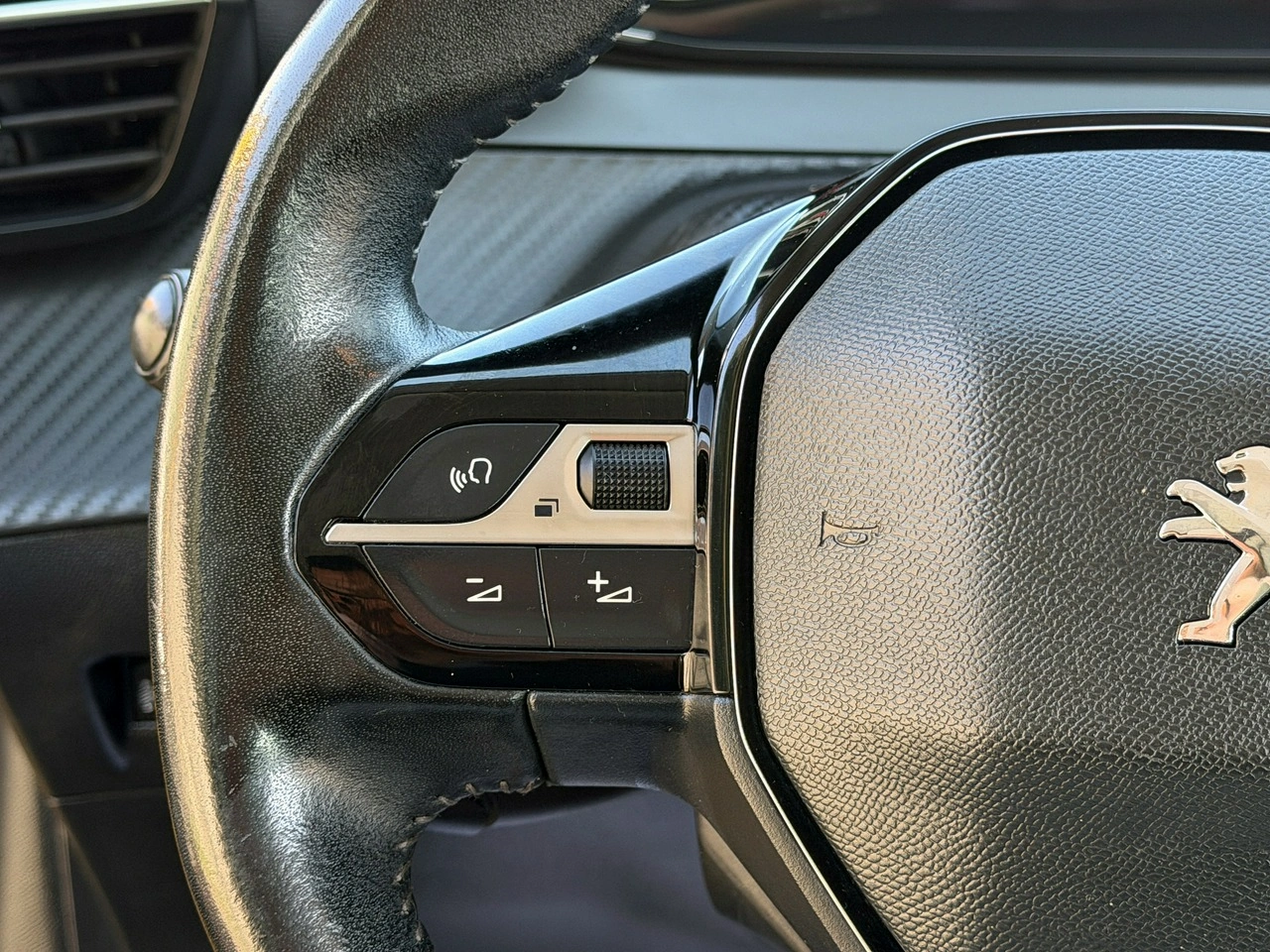 Peugeot 208 - Zdjęcie 8