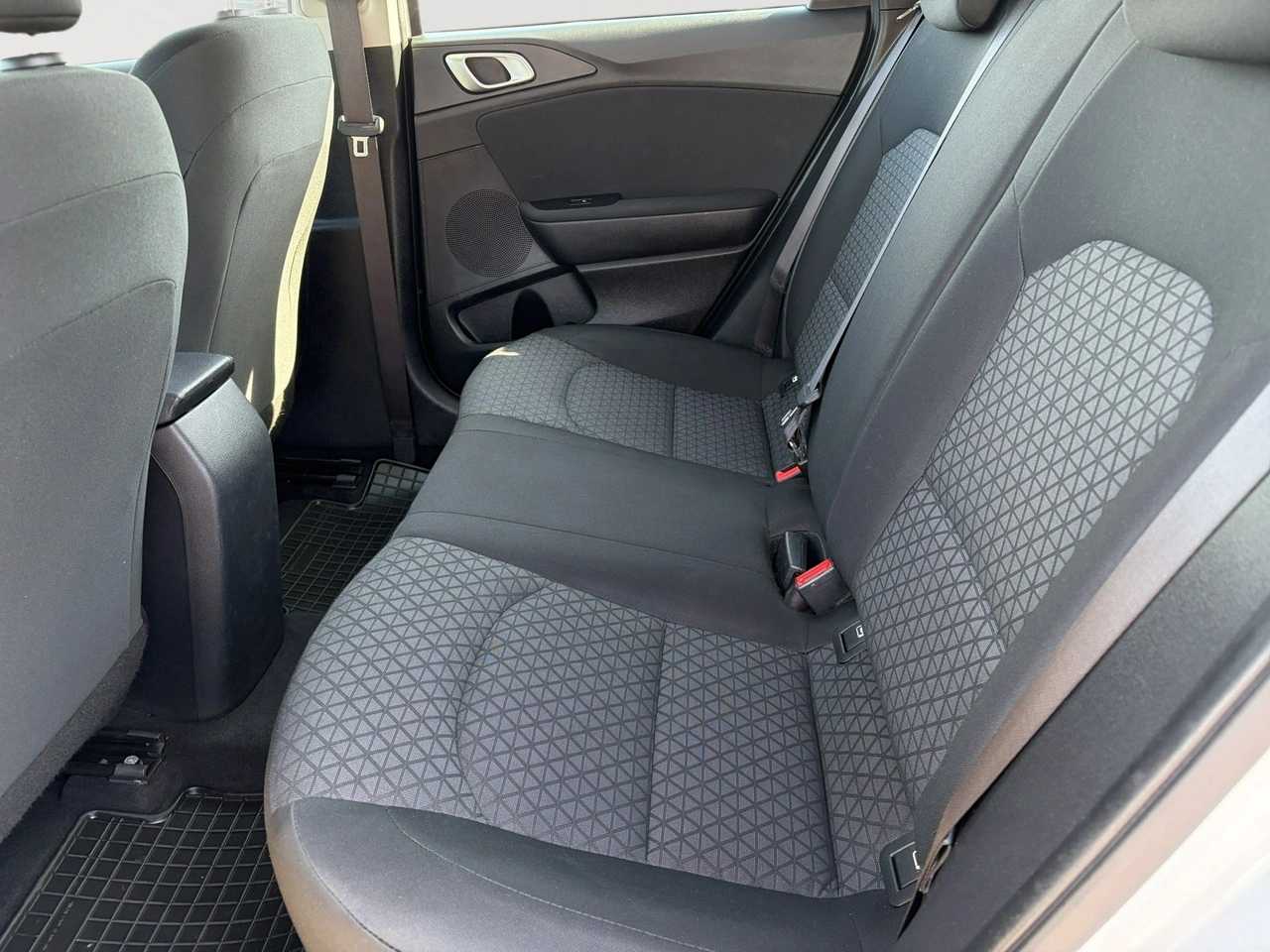Kia Ceed - Zdjęcie 17