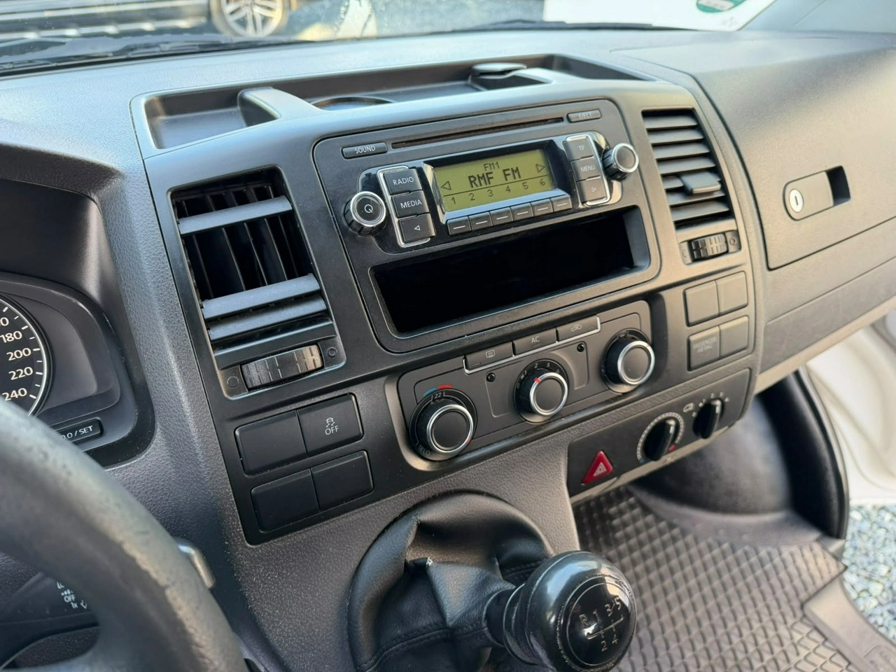 Volkswagen Transporter - Zdjęcie 11