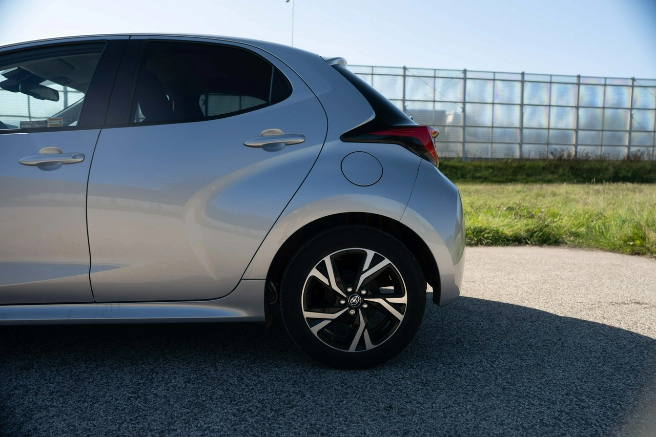 Toyota Yaris - Zdjęcie 11