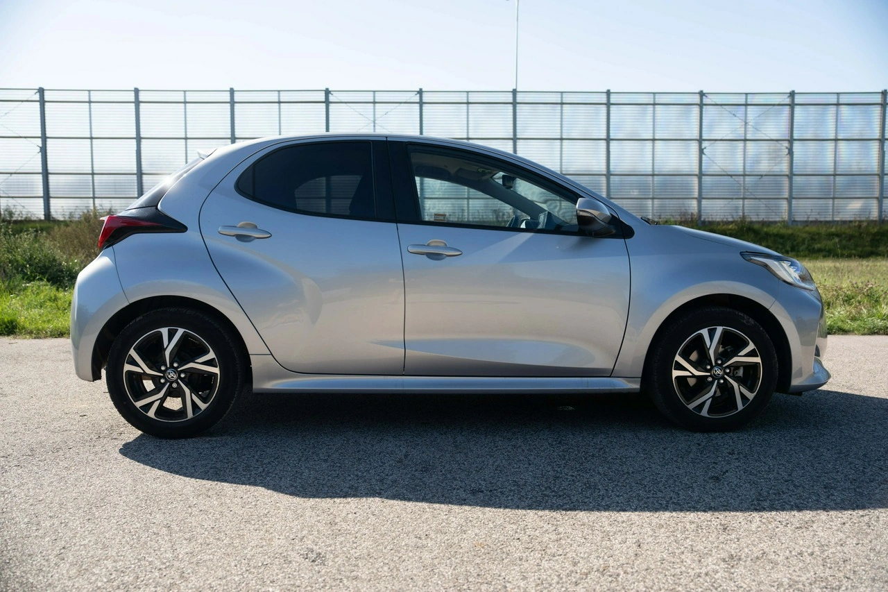Toyota Yaris - Zdjęcie 8