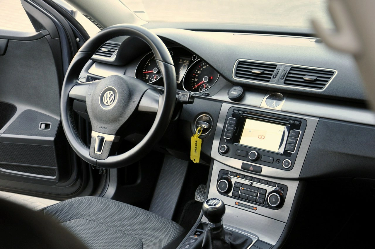 Volkswagen Passat - Zdjęcie 35