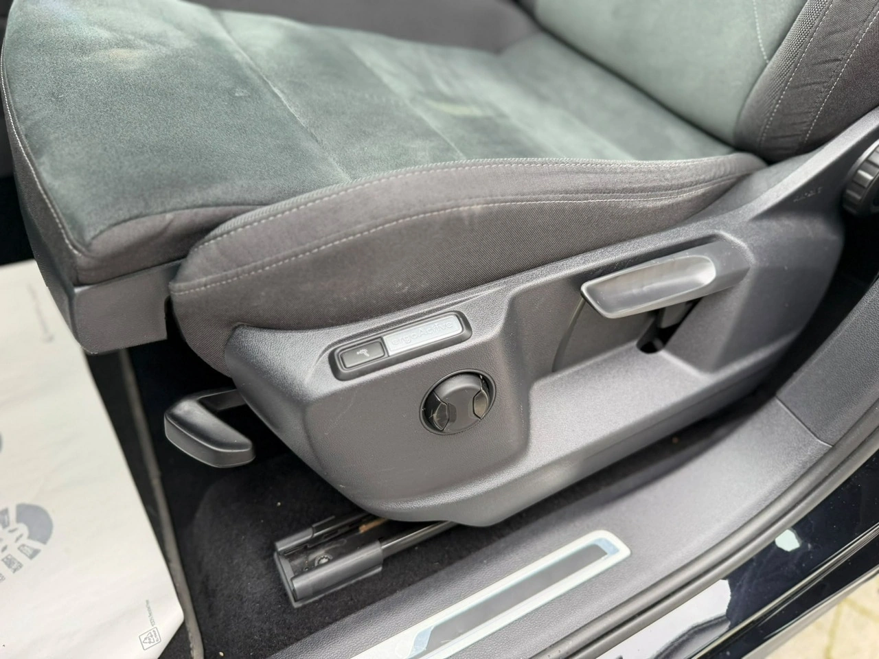 Volkswagen Tiguan Allspace - Zdjęcie 32
