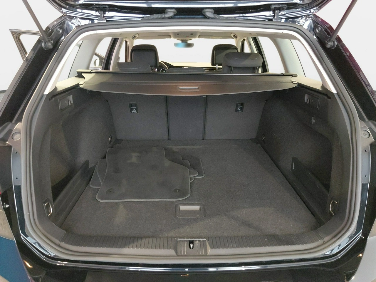 Volkswagen Passat Variant - Zdjęcie 17