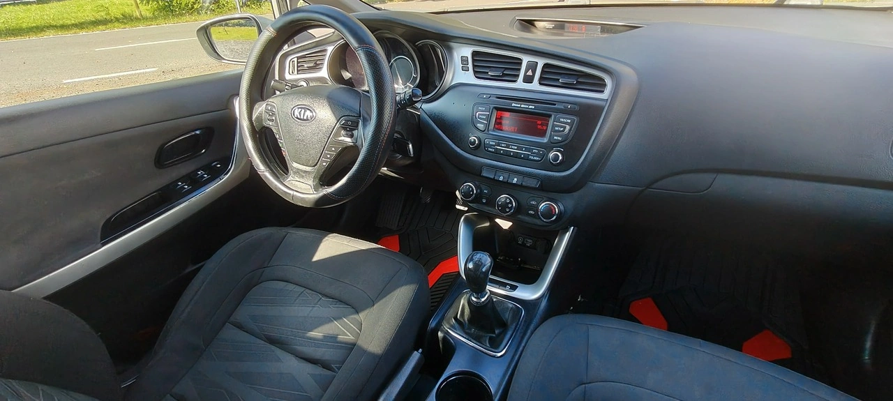 Kia Ceed - Zdjęcie 8