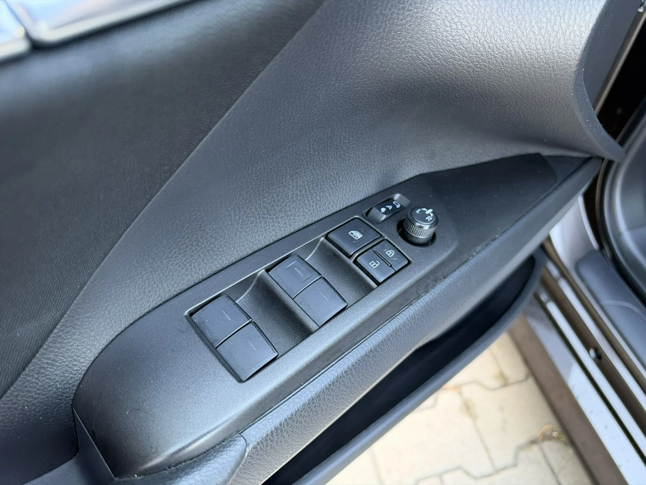 Toyota Camry - Zdjęcie 11