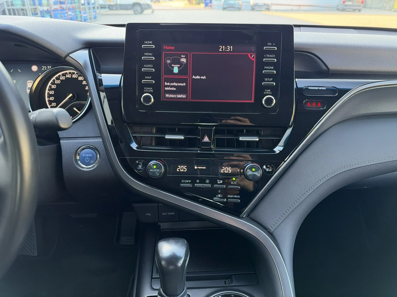 Toyota Camry - Zdjęcie 21