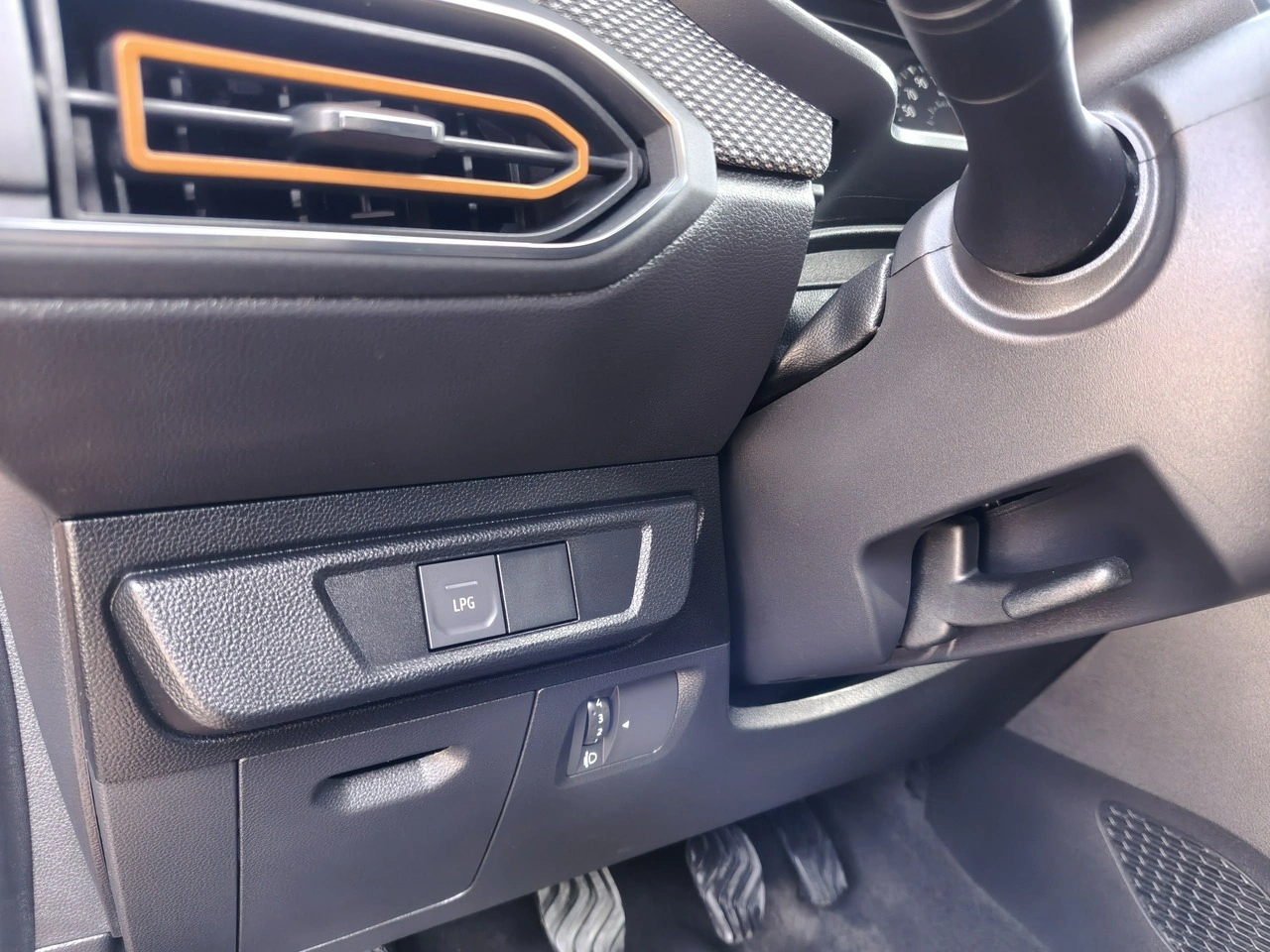 Dacia Sandero - Zdjęcie 12