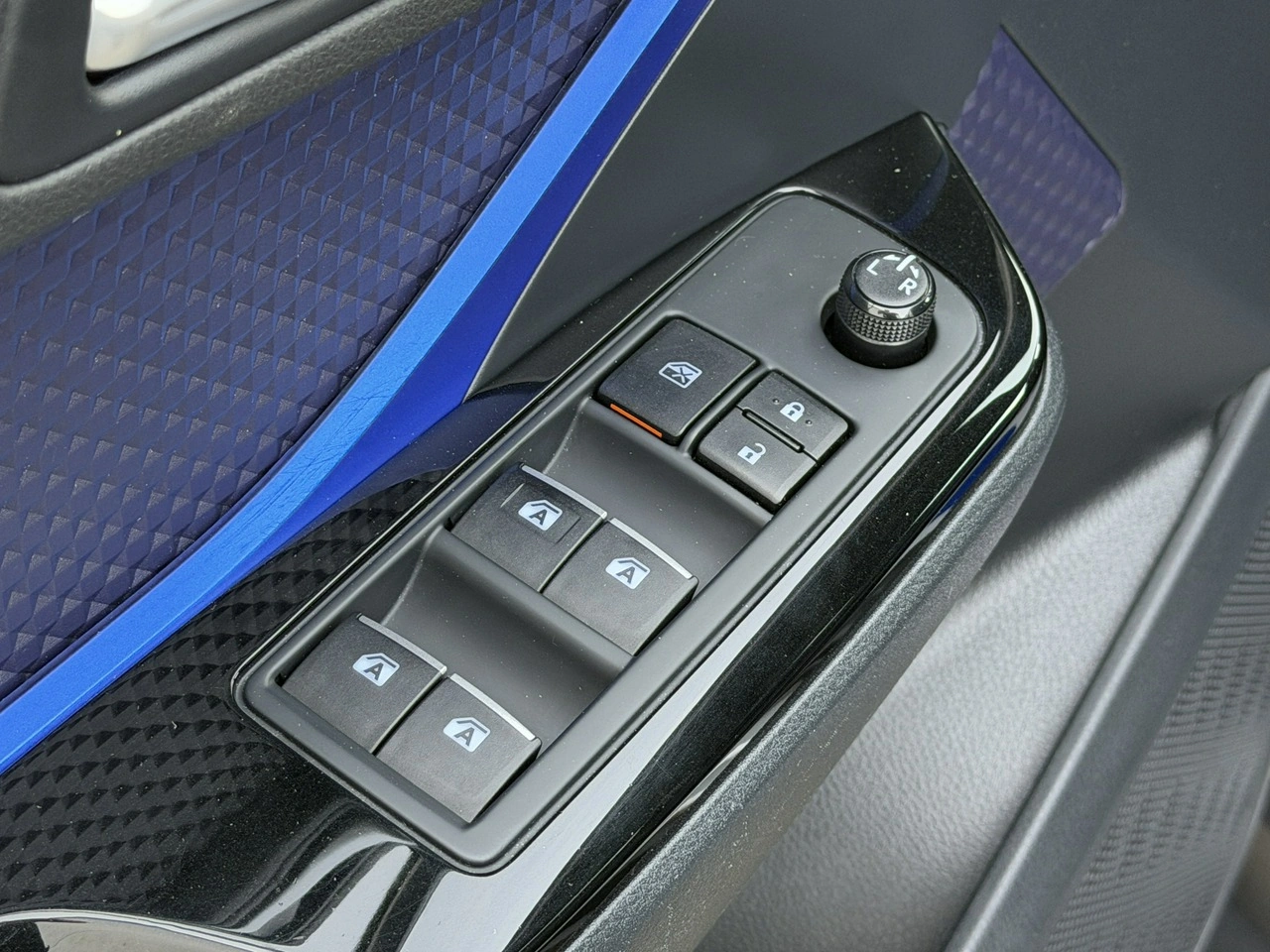Toyota C-HR - Zdjęcie 14