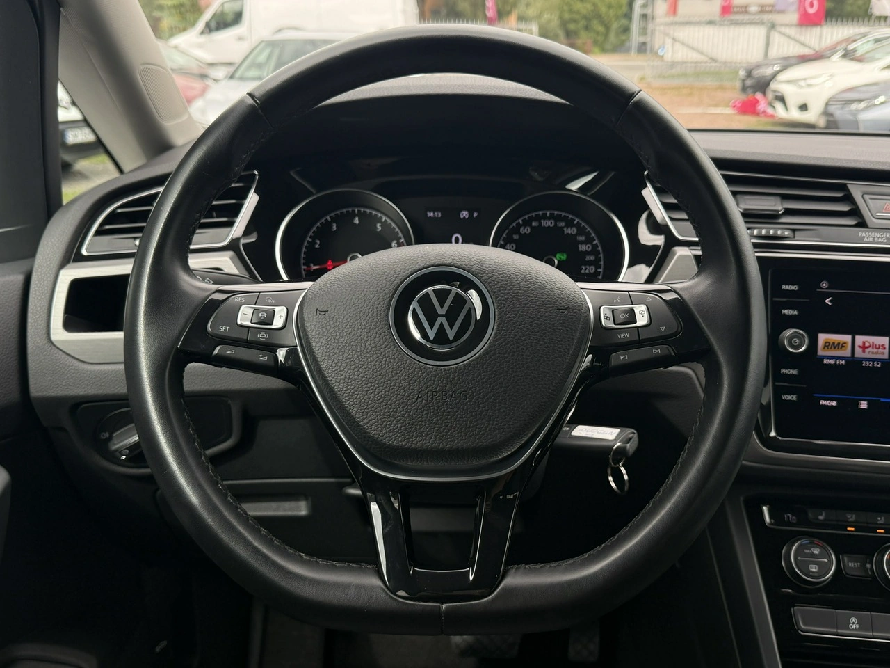 Volkswagen Touran - Zdjęcie 14