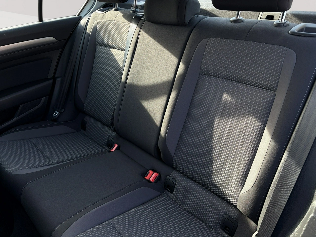 Volkswagen Passat - Zdjęcie 24