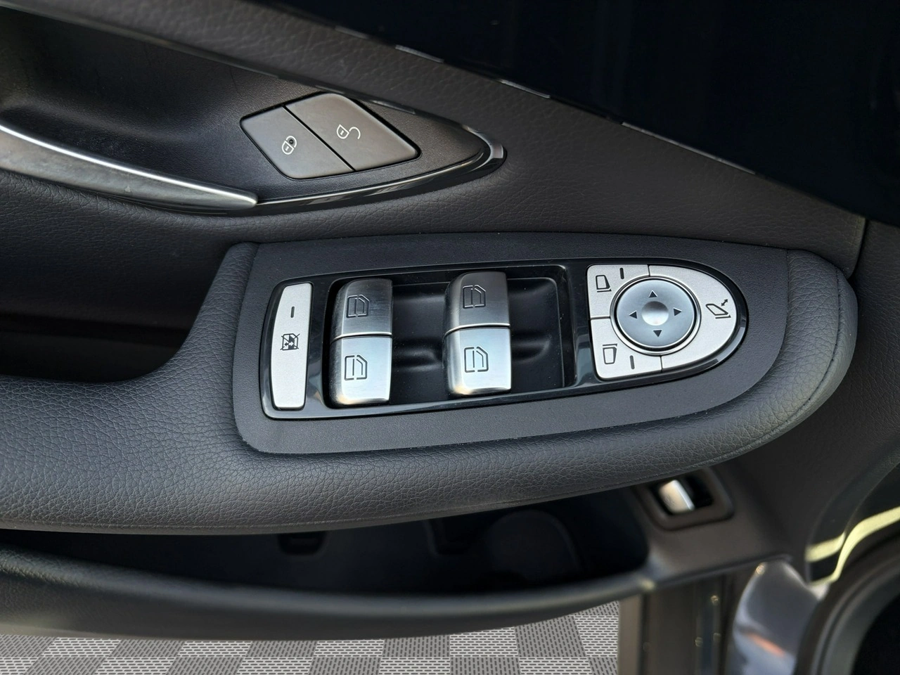 Mercedes GLC 200 - Zdjęcie 10