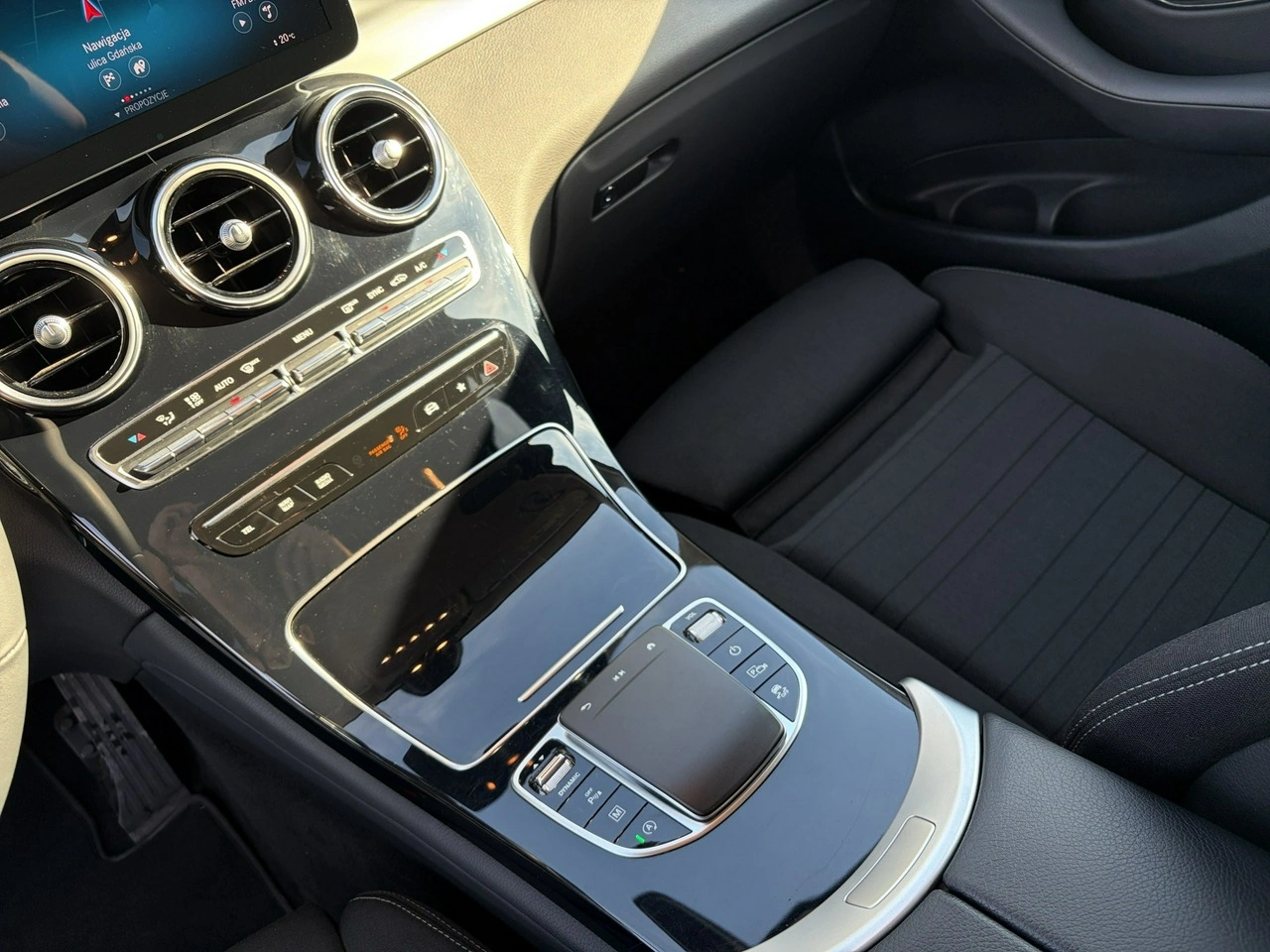 Mercedes GLC 200 - Zdjęcie 22