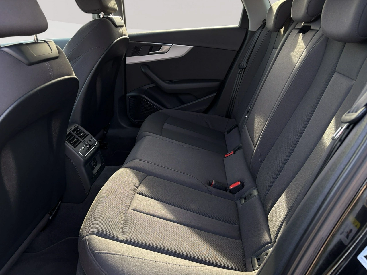 Audi A4 - Zdjęcie 23