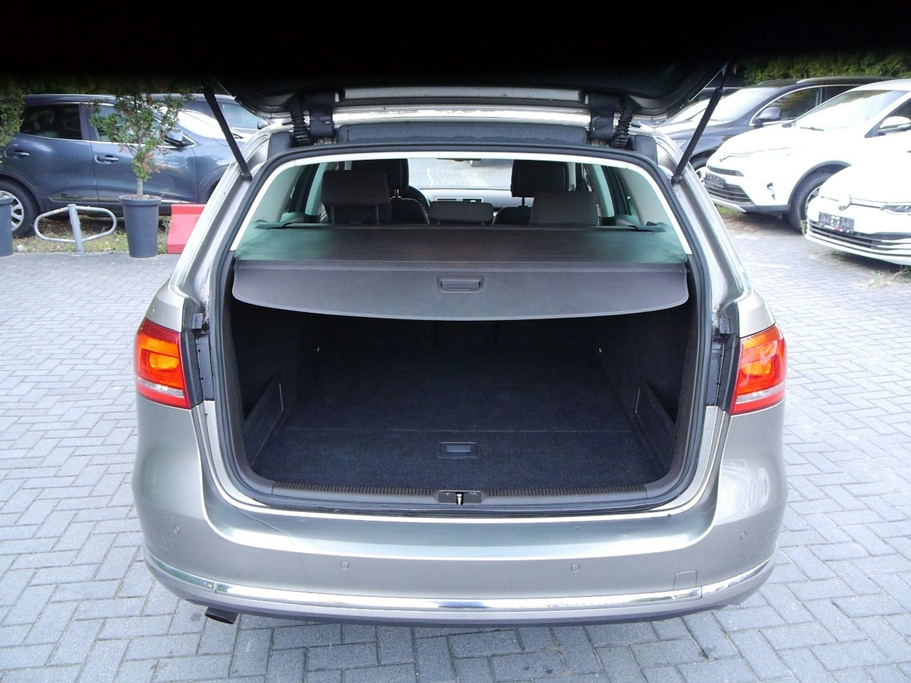 Volkswagen Passat Variant - Zdjęcie 16