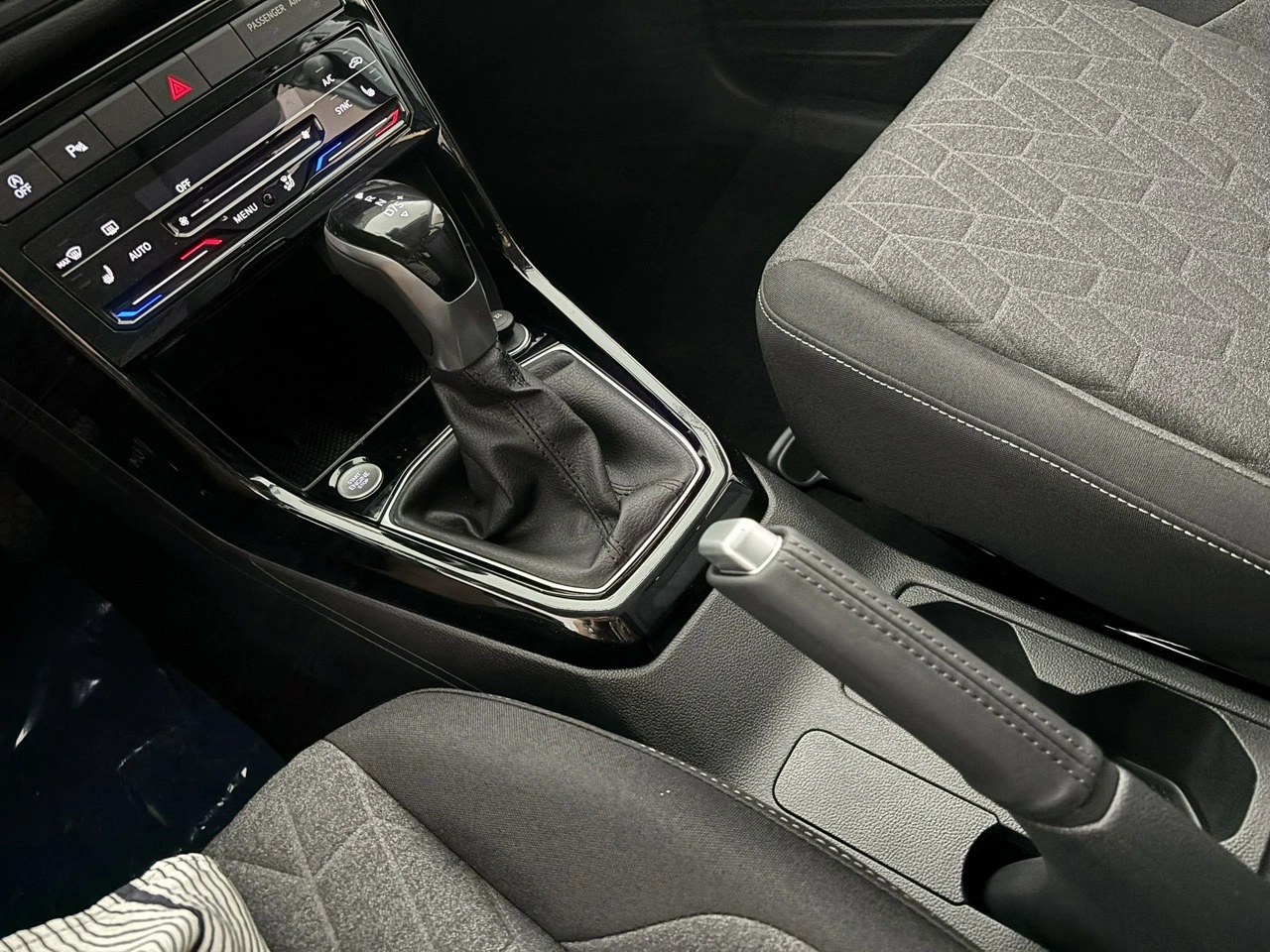 Volkswagen T-Cross - Zdjęcie 11
