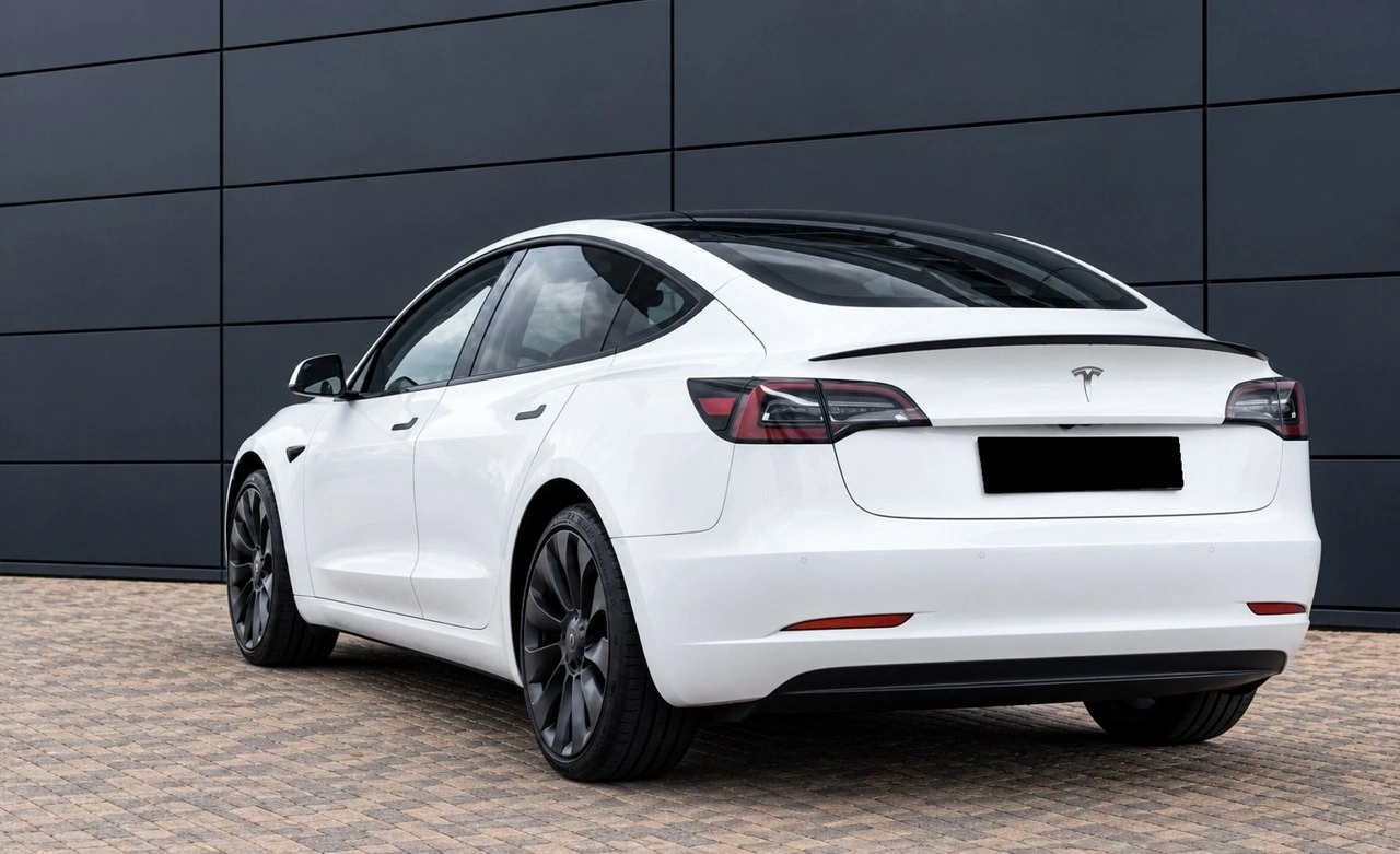 Tesla Model 3 - Zdjęcie 1